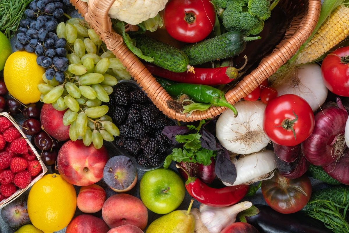     Продукты, богатые флавоноидами, снижают риск неалкогольной жировой болезни печени (НАЖБП). Фото: Unsplash