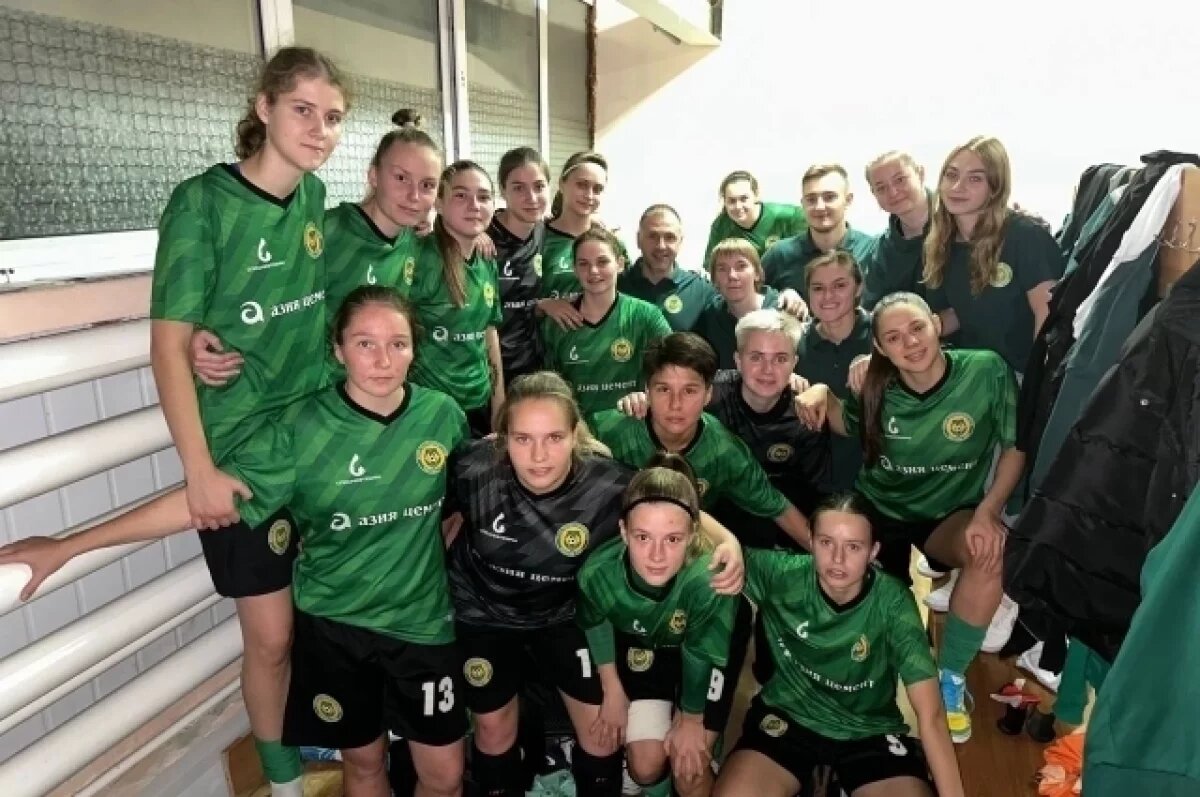    Пензенская «Лагуна-УОР» сыграла вничью с «Кристаллом» со счётом 1:1