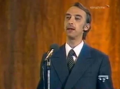 Александр Иванов читает эту пародию. Кадр из видео