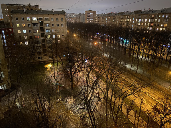 Улица Серпуховской вал в Москве. Реально: прямая отсылка в кинофильмы 60-ых годов прошлого столетия.