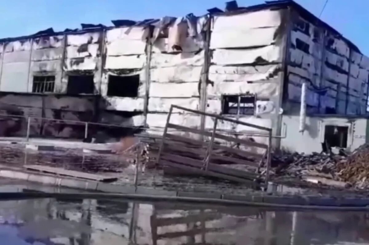    В Якутии произошёл пожар на складе на площади 1,2 тыс. кв. м