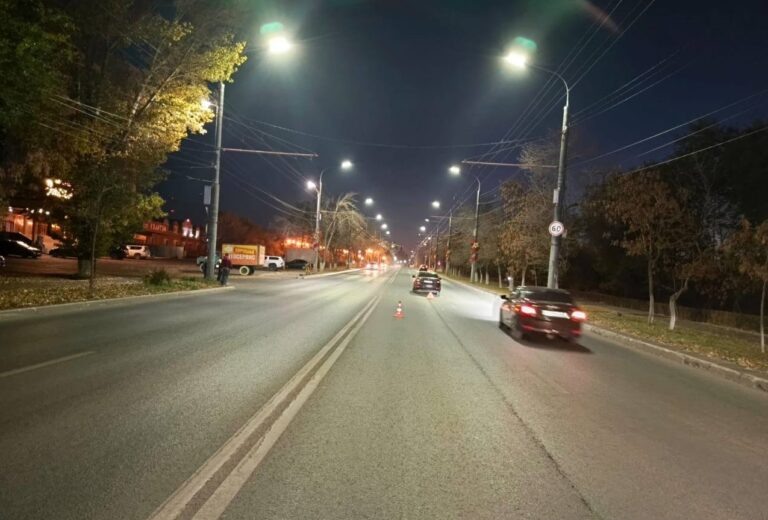    В Оренбурге женщина переходила дорогу в неположенном месте и попала под колеса «Шкоды» Кристина Просвиркина