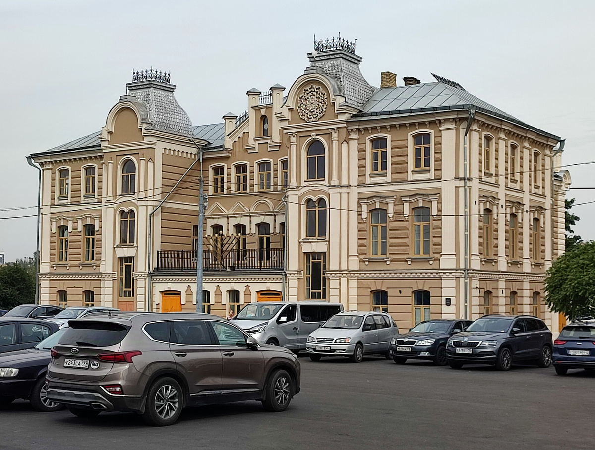 Старт от Большой Хоральной Синагоги. Это она ☺️