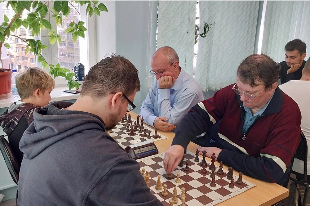    Леонид Головин (на переднем плане) выиграл круговой турнир. Сергей Шипов (слева) стал лишь пятым. Фото: МБОУ ДО "Спортивная школа № 9" (Нижний Новгород)