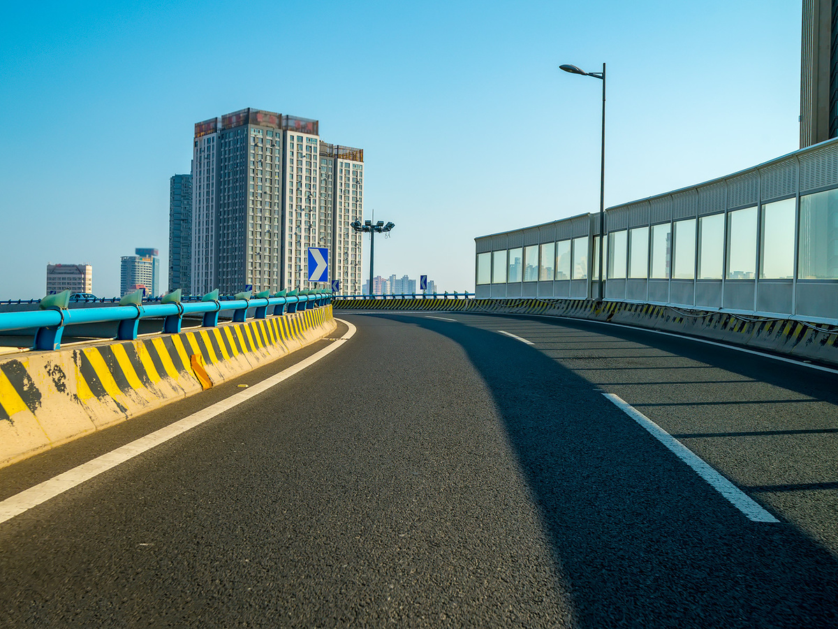 Дорожная инфраструктура. Фото — freepik.com.