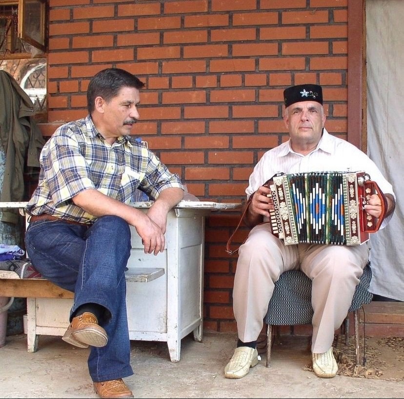 Фан Валиахметов с поэтом Робертом Миннуллиным