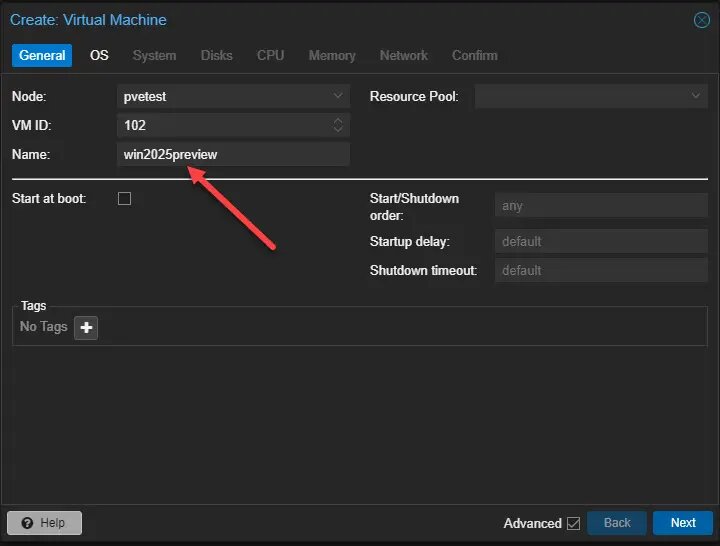 Создание и присвоение имени новой виртуальной машине для Windows Server 2025