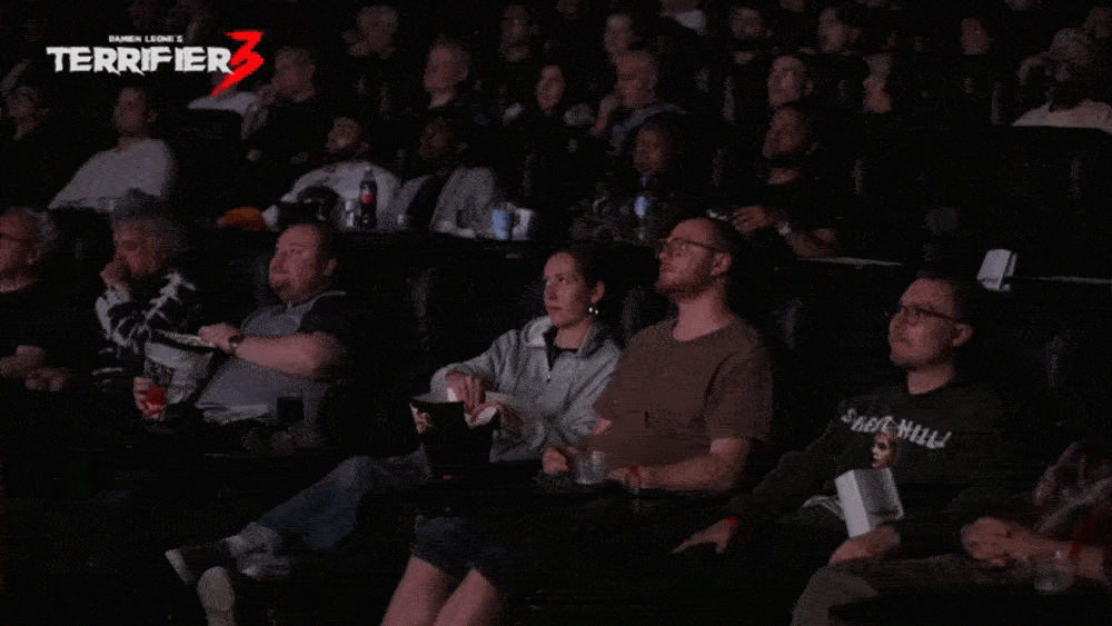 Я думаю реакция людей лучше, чем что-либо демонстрирует уровень жестокости в фильме.