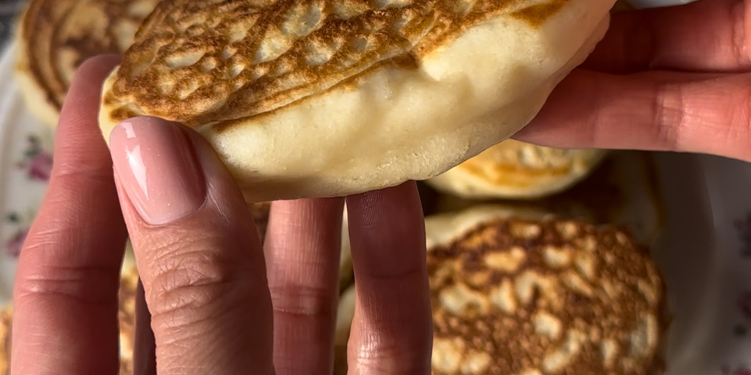 Оладушки от моей бабушки, пышненькие из без грамма дрожжей!