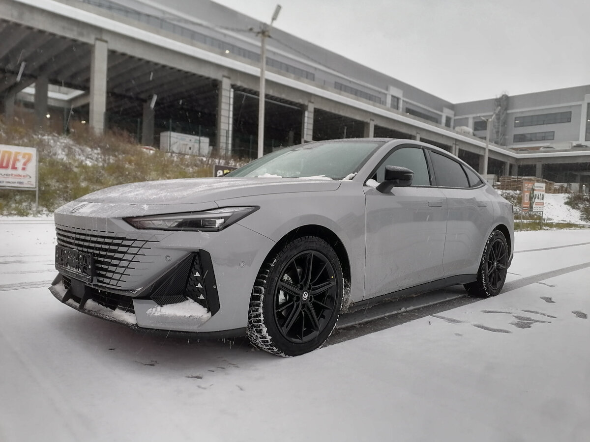 Серое на фоне серого. Чем один китаец лучше другого. Продавцы с трудом могут дать ответ на главный вопрос позиционирования марки. 