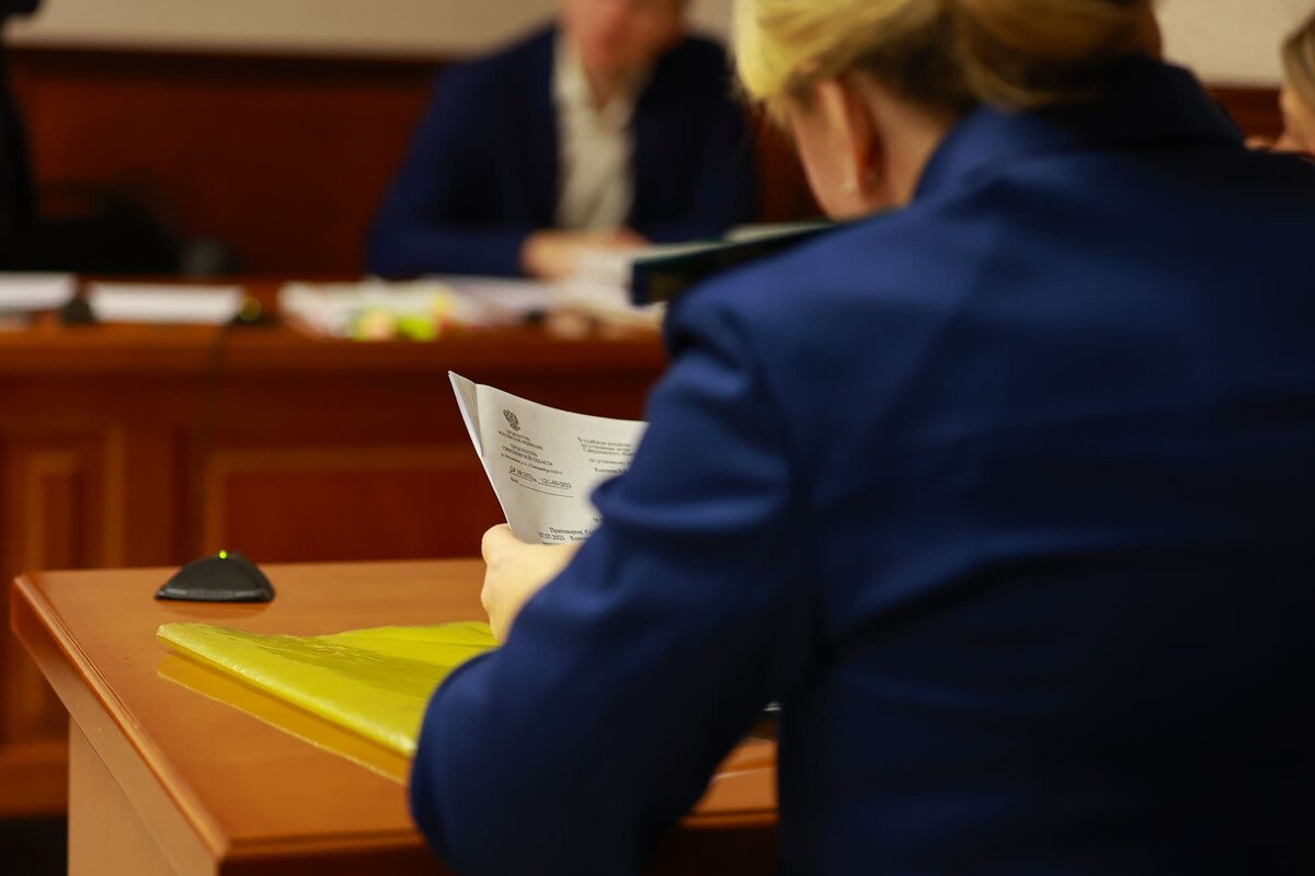Местные жители пытались укрепить берег своими силами, но ничего не помогло.  Фото: ФедералПресс / Иван Кабанов