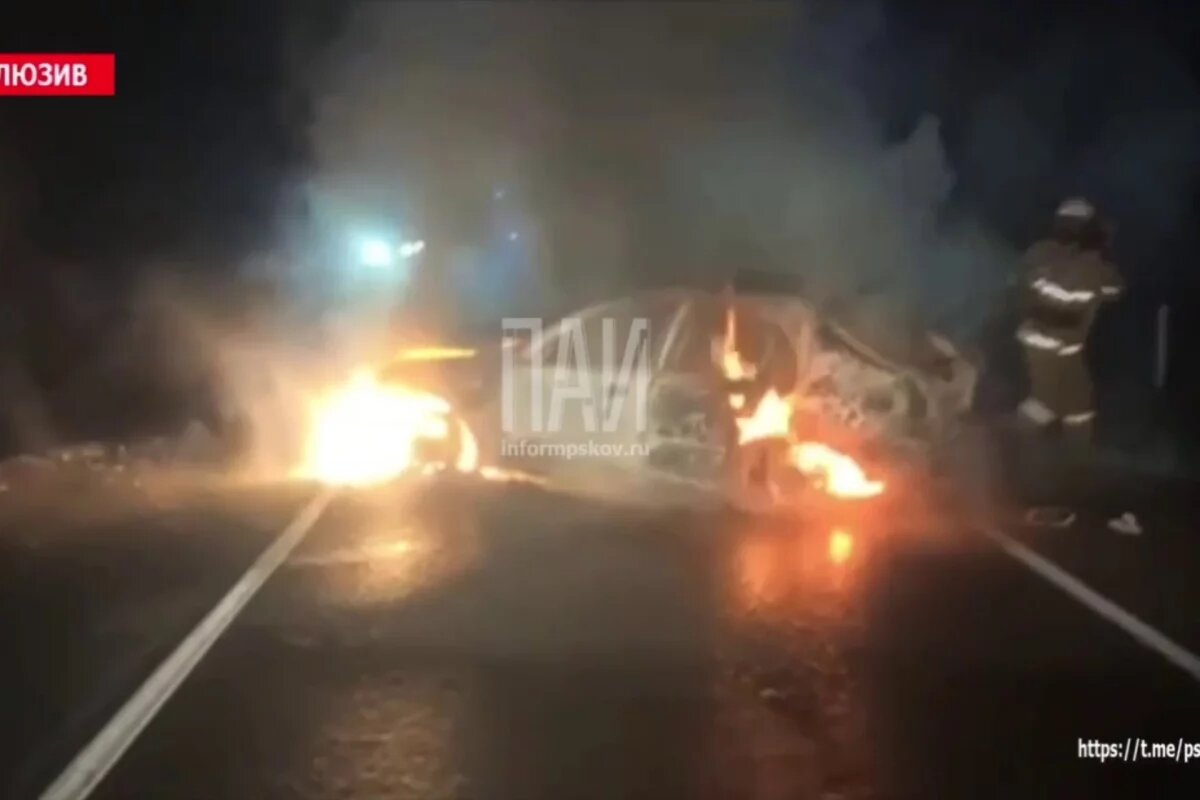    Две девушки пострадали в огненном ДТП с фурой под Псковом