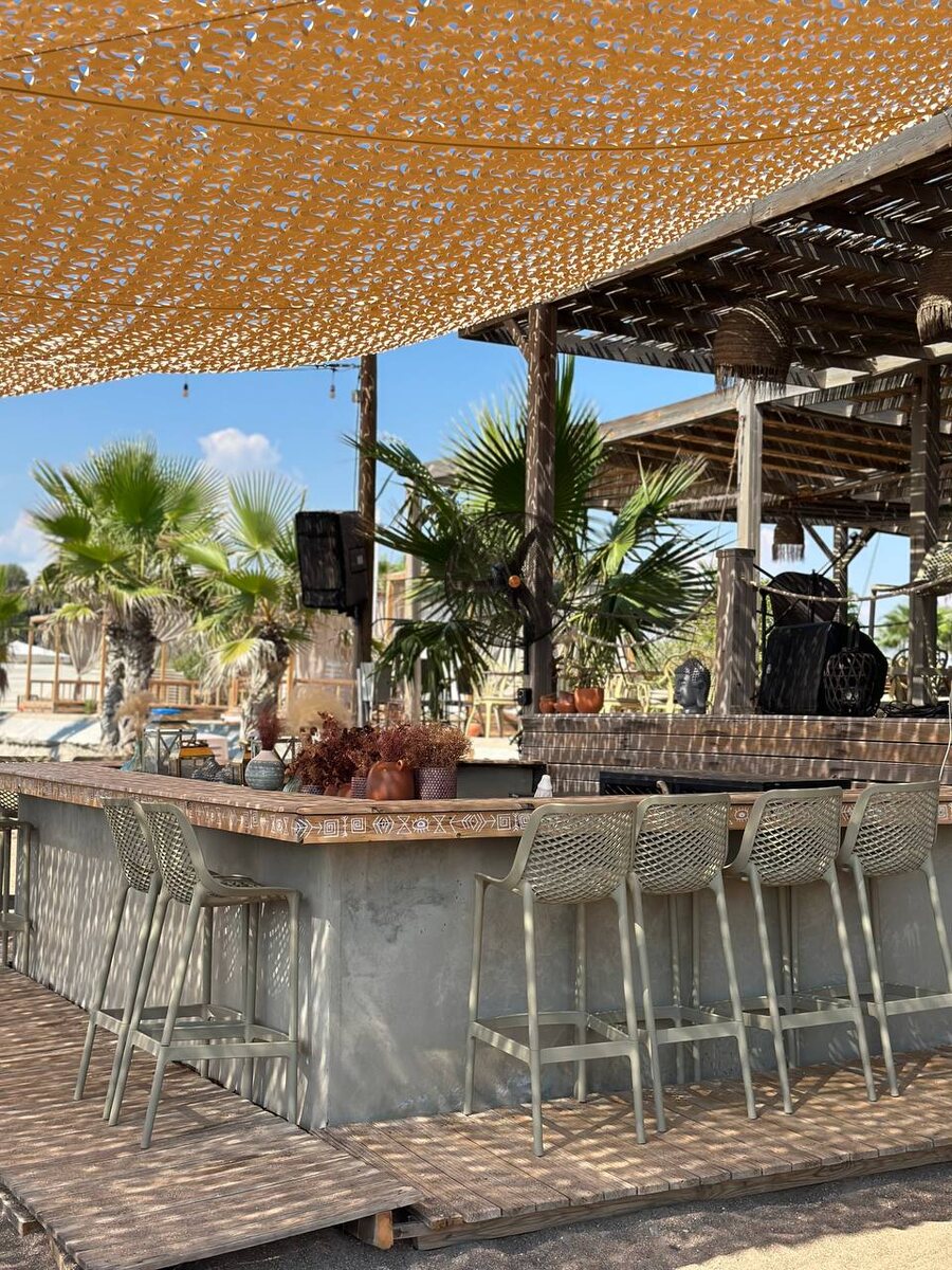 Пляжный клуб Red&White beach club