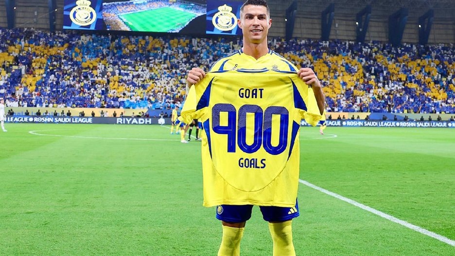    В начале сентября Криштиану Роналду первым в истории забил 900 голов в официальных матчах.   Соцсети