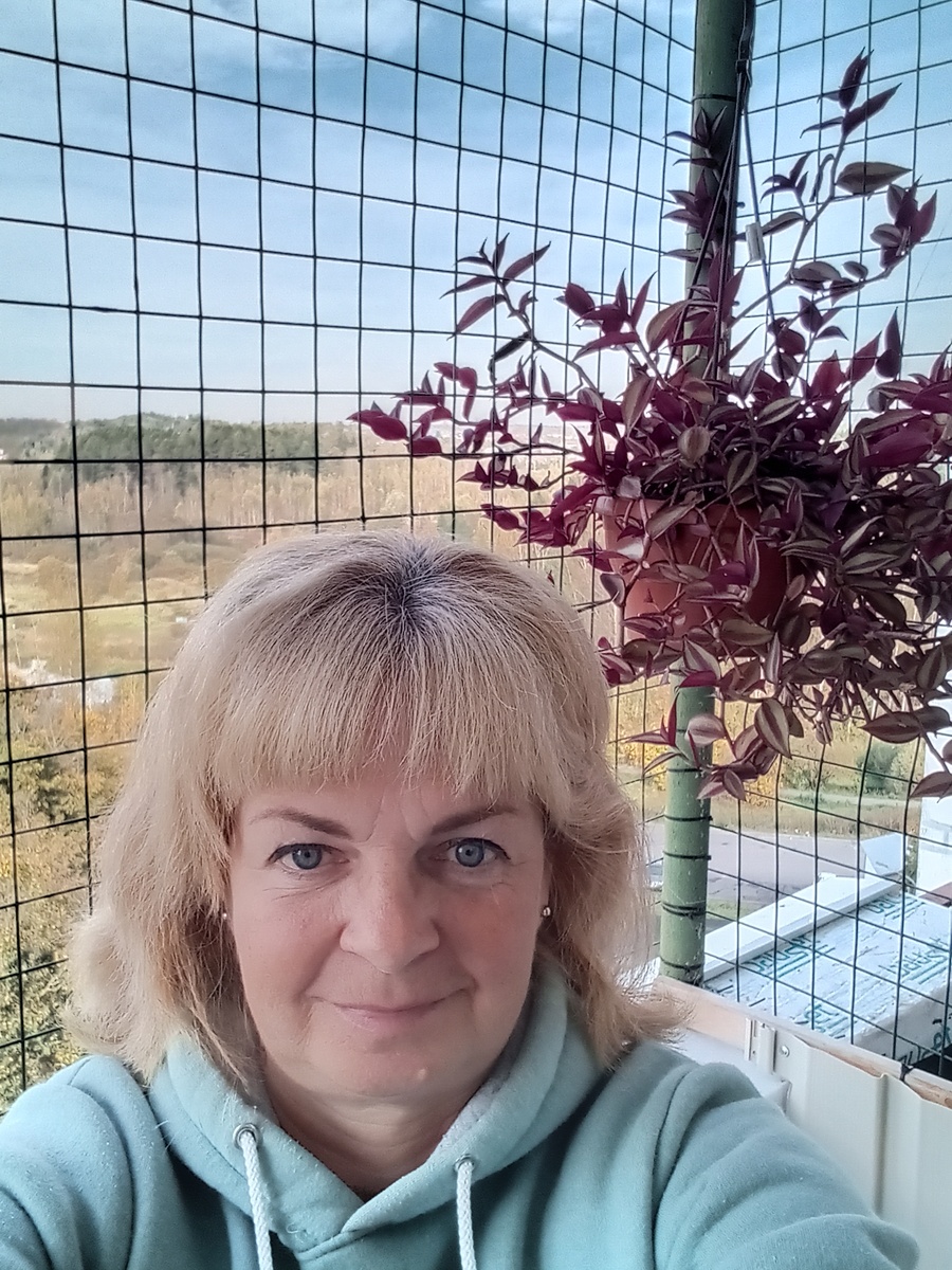 Это я на фоне октября 2024