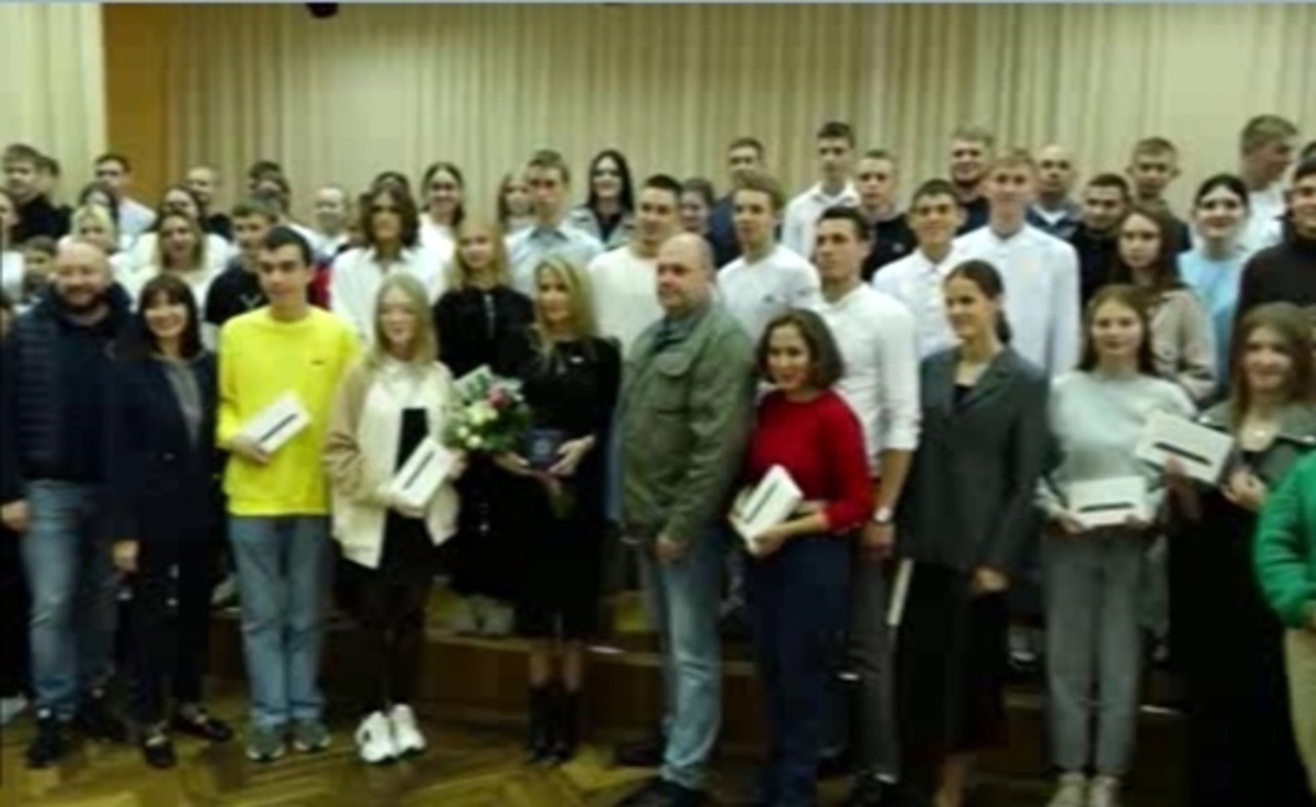    Студентам из Курского приграничья передали почти 600 планшетов