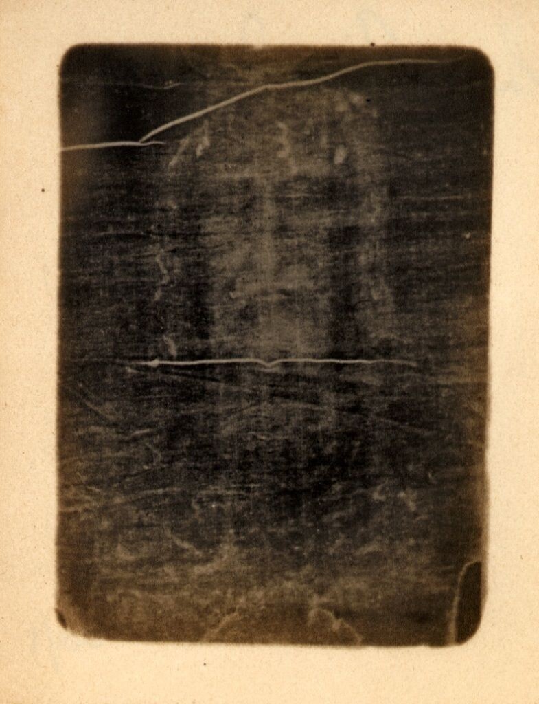 Лицо на Туринской плащанице, Джузеппе Энри, 1931 год. Фотоархив Гражданских музеев Турина. Общественное достояние.
