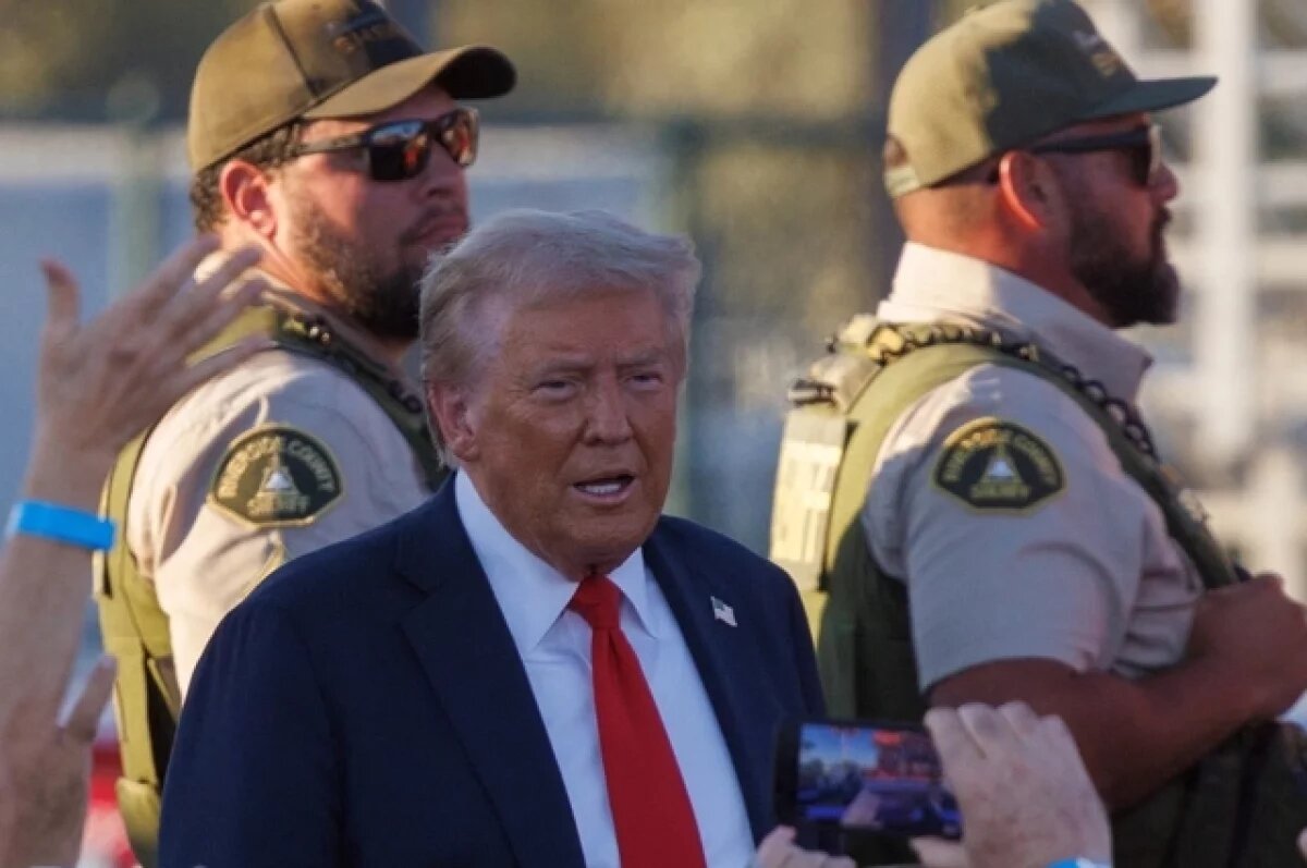    Дональд Трамп.