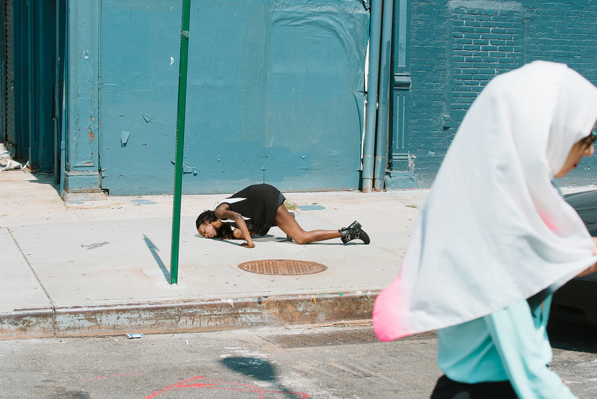  “Я не давал им инструкций, как себя вести. Они сами контролировали процесс, а я просто «проходил» мимо с камерой." Источник фото - сайт: https://clck.ru/3DvfuK