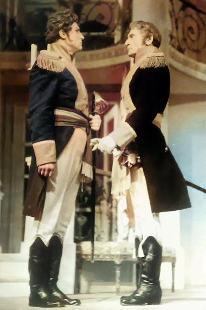 На фото сцена из спектакля «Гаити». 