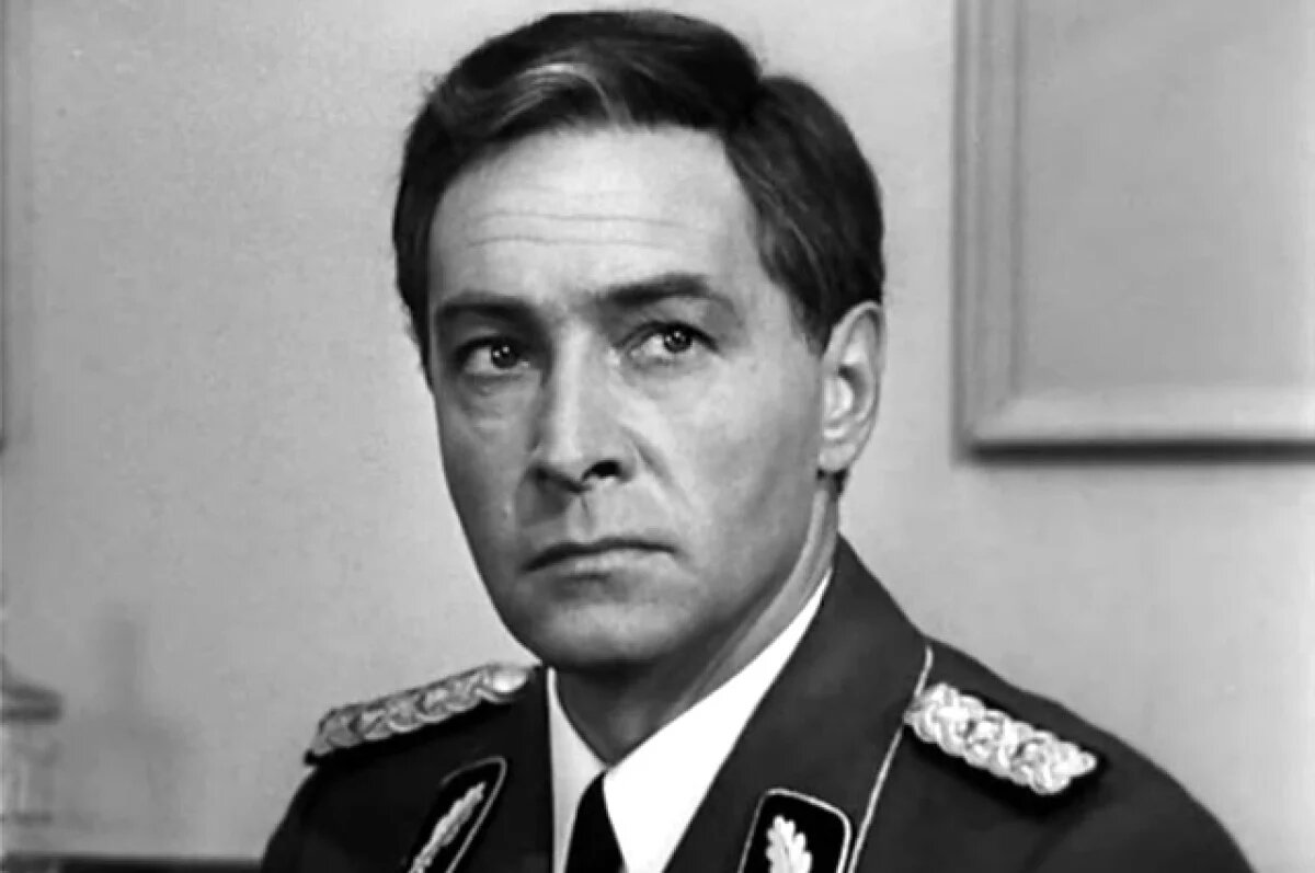    Вячеслав Тихонов в образе Штирлица.