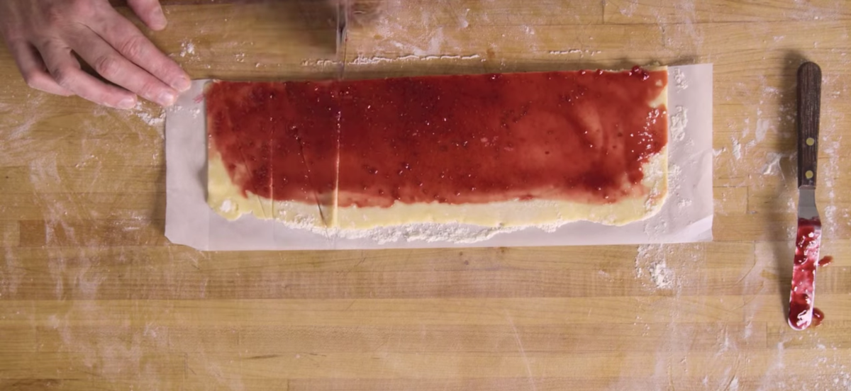 Заготовки для печенья: трапеции (почти треугольники) из теста