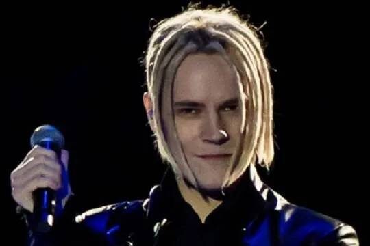    SHAMAN показал свидетельство о разводе