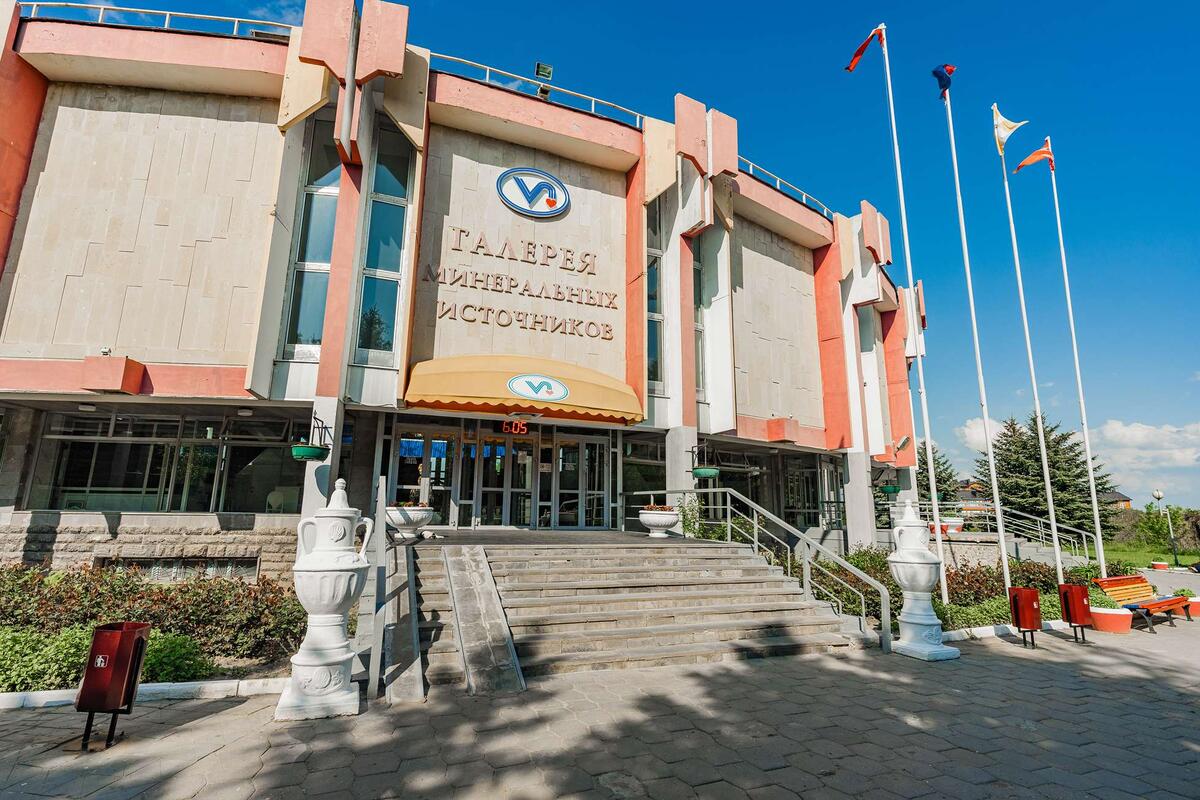 Питьевая галерея "Пятитысячник" на территории санатория "Виктория" в Ессентуках