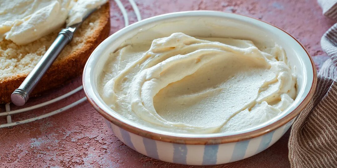 Крем для торта из сметаны и сгущенки, пошаговый рецепт с фото на 936 ккал