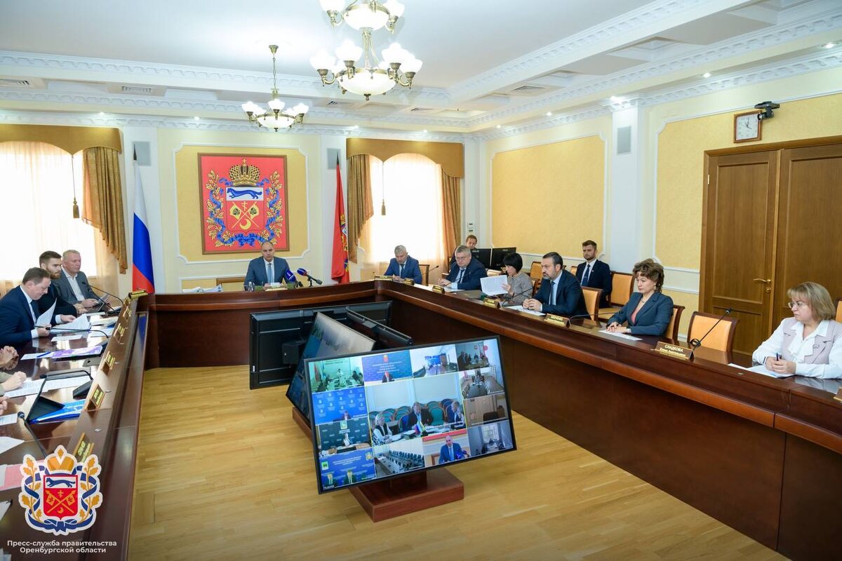    В Оренбургской области врачам, участвующим в программе «Земский доктор», разрешили менять место работы