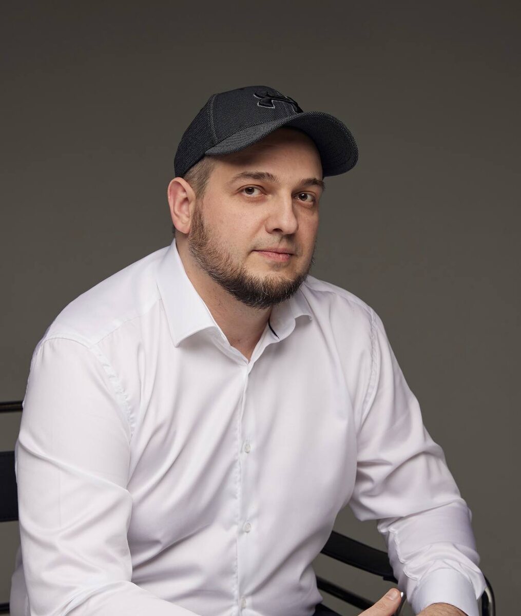 Шевчук Сергей Викторович Предприниматель, строю бизнес в дверях более 15 лет.
Розница, опт, сервис.
Веду ютуб канал «Открытая дверь», канал о правде про входные и межкомнатные двери.
