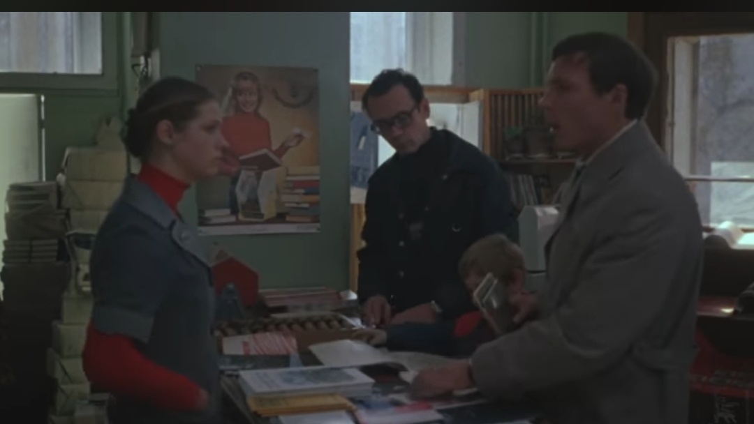 Белов покупает книги юному хулигану. И это правильно.