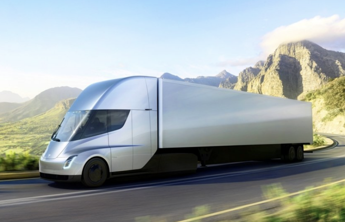 Ну а на фото всего лишь Tesla Semi. Shacman пока еще работаю над дизайном 😅