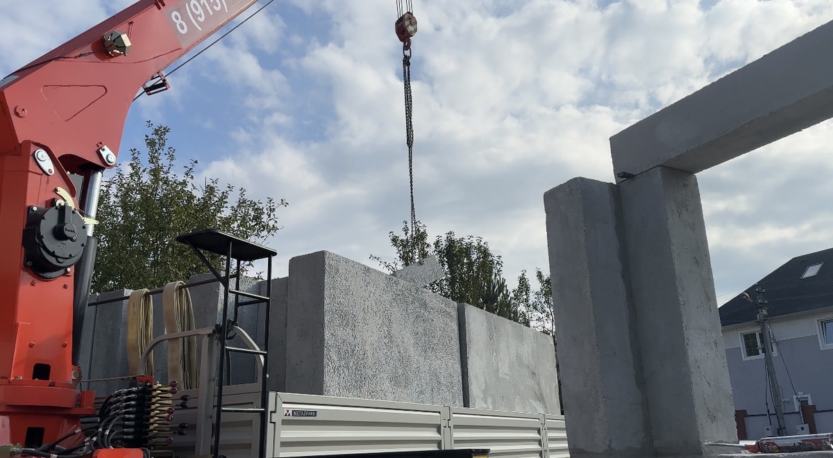 Разгрузка домокомплекта на участке заказчика 