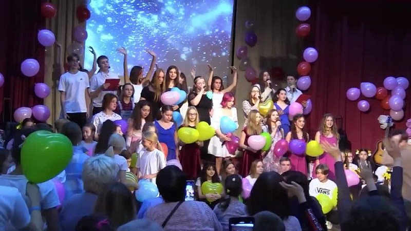  Кадр из видео с песней-переделкой «Солнце» (Ани Лорак) на День матери в школе