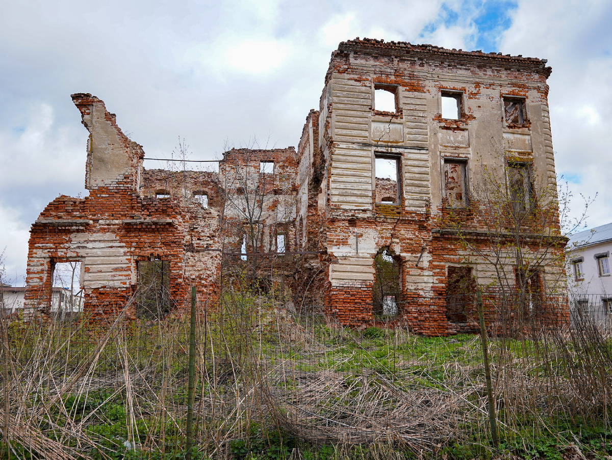 Развалины Усадебного дома (Фото автора)