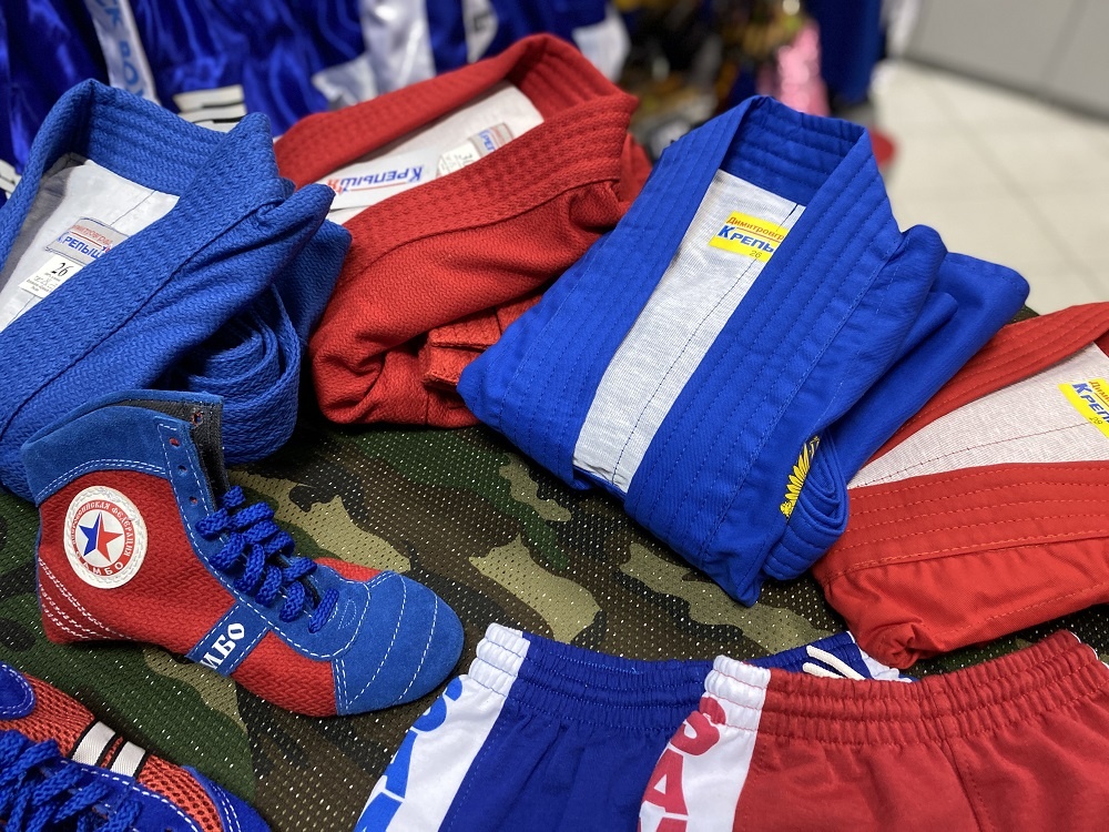 сейчас еще халаты для уроков труда актуальны)