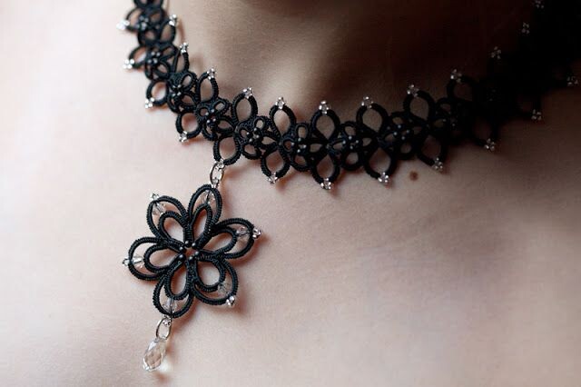Чокер в технике фриволите. Фото из свободных источников