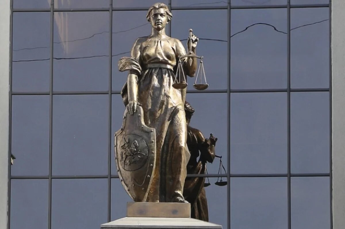    Верховный суд поддержал лишение судьи статуса за отношения с адвокатом