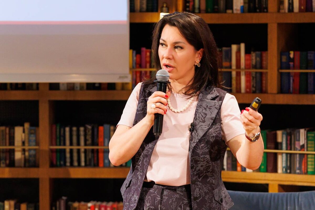 Эксперт по бизнес -психологии Ангелина Шам для создания сильных непобедимых команд с помощью авторской методологии Треугольник влияния® в бизнесе. Выступление на "Московском деловом собрании".