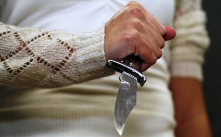    В Новоорском районе муж посреди улицы пытался убить свою жену Марина Шарт