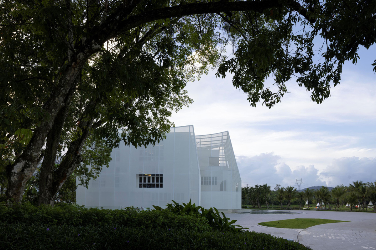 Project: Flickering Peak | Architecture: Wutopia Lab | Photo: Liu Guowei | Geo: Hainan, CH