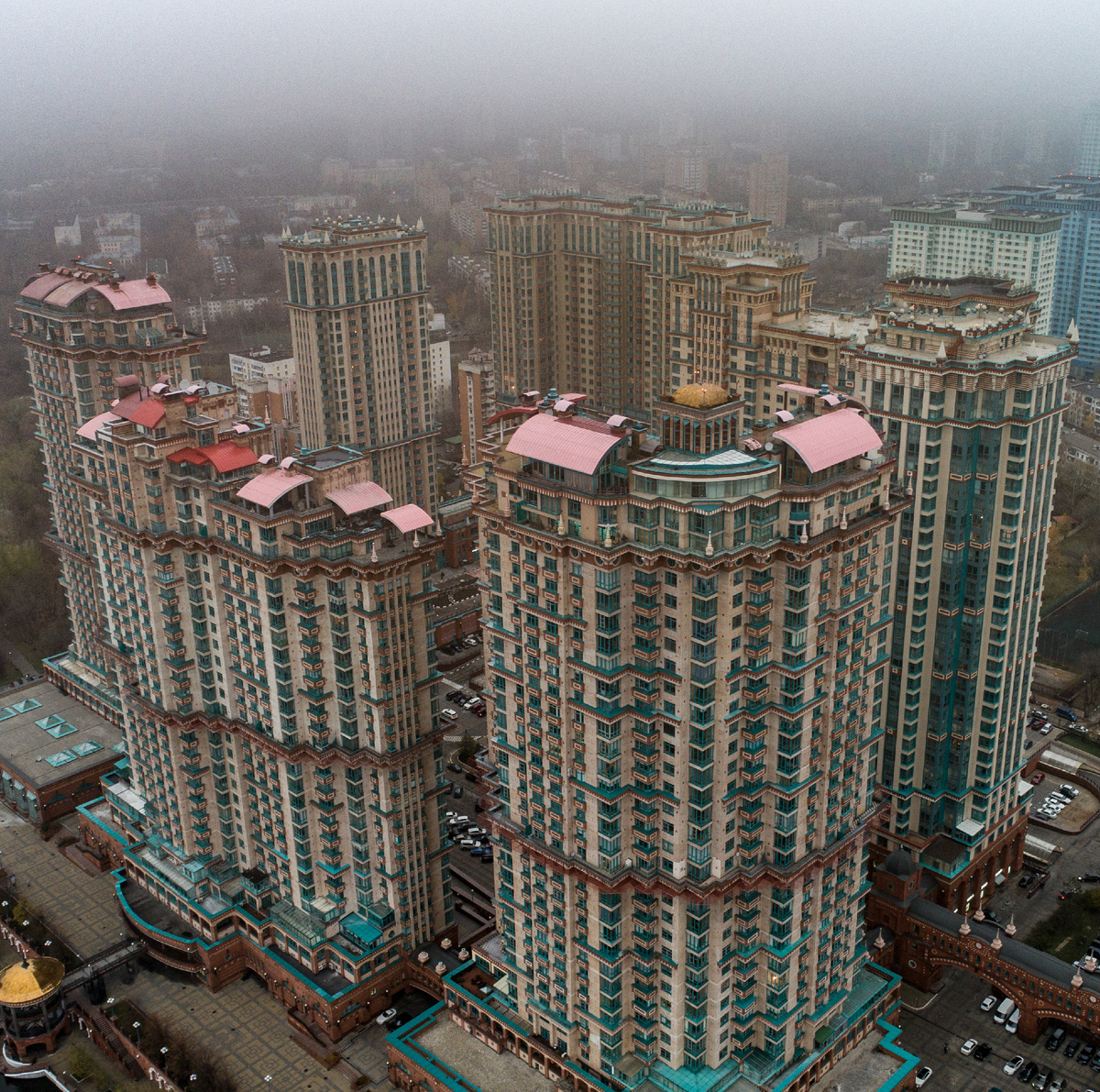 ЖК «Алые паруса» в Москве, 1999-2001 гг.