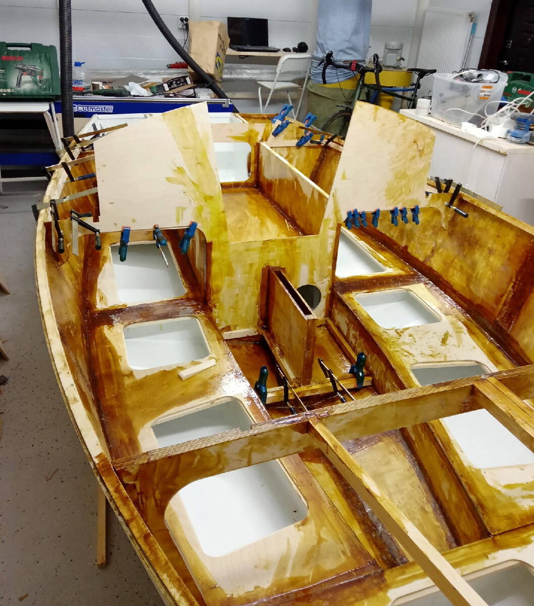 Сборка лодки "Святогорка". Фанера, дерево, эпоксидный клей и стеклоткань
