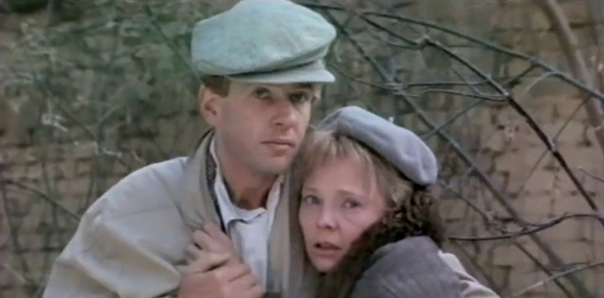 Кадр из кинофильма "Законный брак", 1985 г., режиссер Альберт Мкртчян, сценарист Афанасий Белов, композитор Исаак Шварц (скриншот)