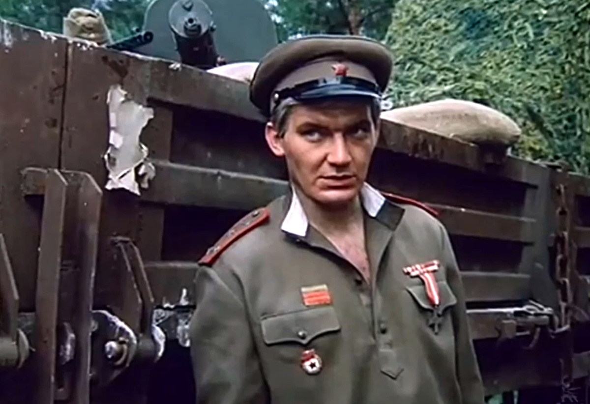 Кадр из кинофильма "Верными останемся", 1988 г., режиссер Андрей Малюков, сценаристы Андрей Малюков, Валентин Черных, Манфред Фрайтаг, Драгослав Маковичка, композитор Иржи Шуст (скриншот) 