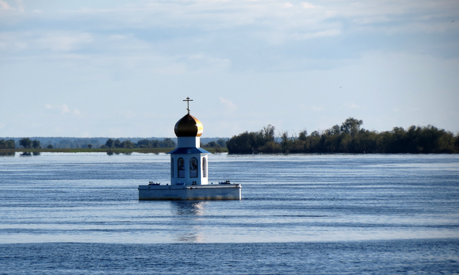 В России есть часовня прямо посреди реки. Что это и откуда?