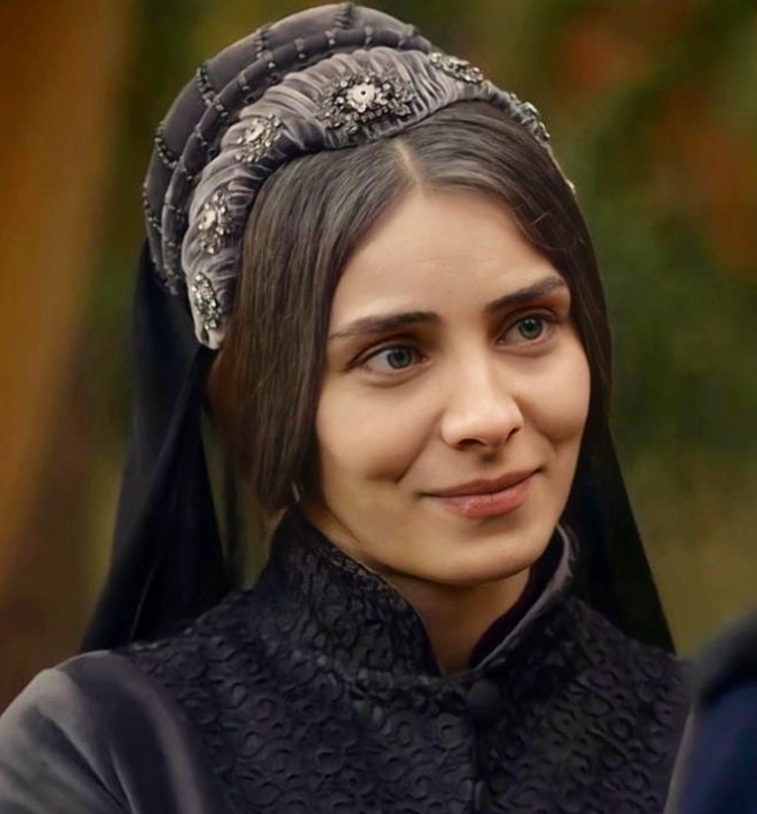 пожилая Махидевран Султан 