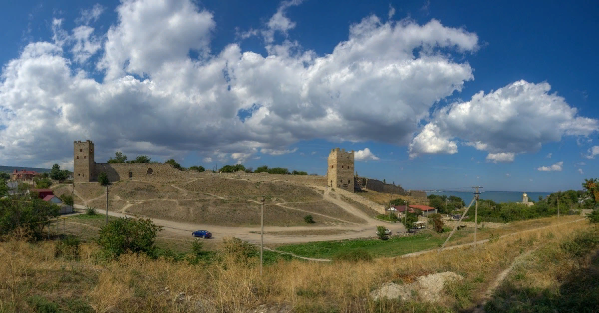 Почти 700 лет назад эту крепость атаковали биологическим оружием.
(с) Фото из общедоступных источников