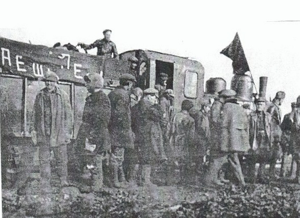 Фото: Узкоколейная железная дорога в окрестностях пос. Магадан. 1932 г.